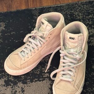 Nike BLAZER Fits woman 8 and 6.5Y great condition